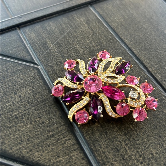 Vintage y2k brooch colorful gold tone costume piece regency feminine old money - Picture 3 of 6